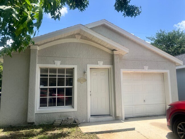 Building Photo - MOVE IN SPECIAL!! HALF A MONTH'S RENT!!lov...