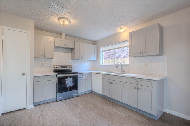 Building Photo - 6658 Canyon Way Dr