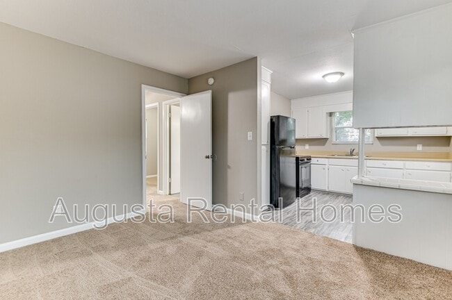 Building Photo - 325B Verdery Dr
