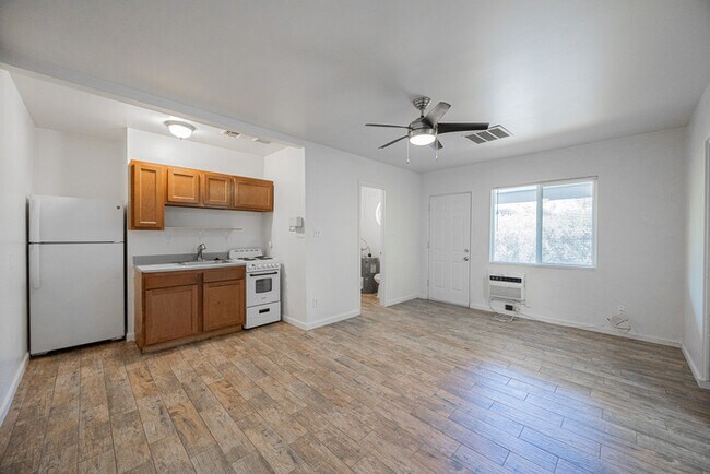 Building Photo - 1507 E Harvard St