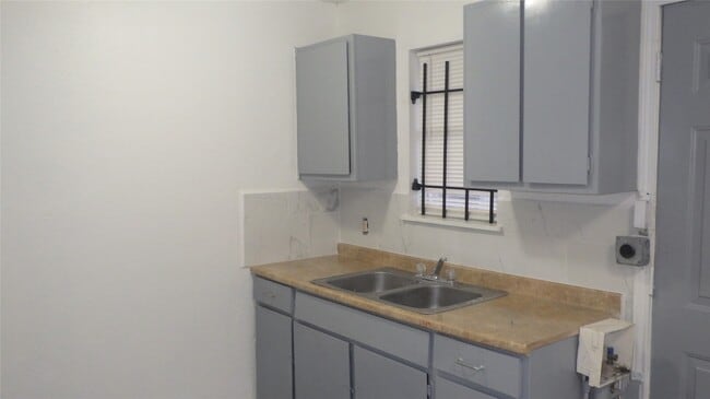 Building Photo - 8410 Brandon St