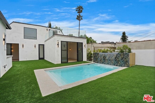 Primary Photo - 1161 Stearns Dr