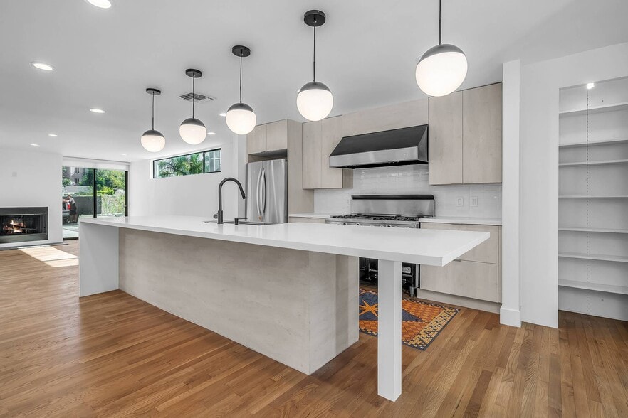 Kitchen - 1531 Wellesley Ave