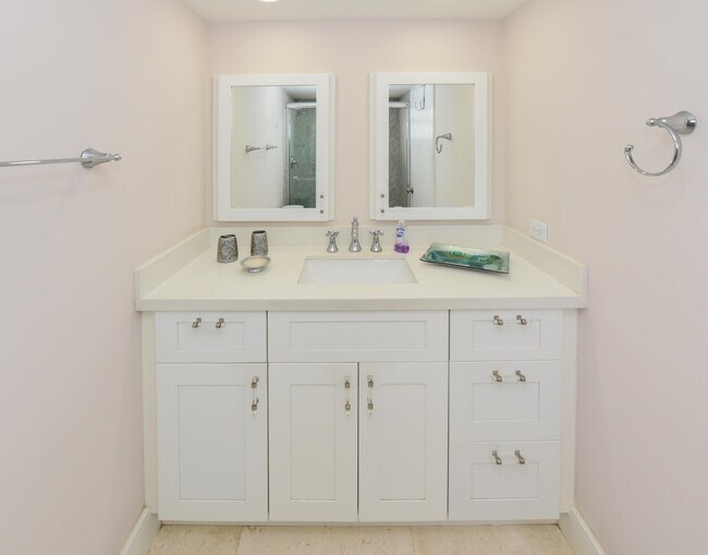 Building Photo - 2860 S Ocean Blvd
