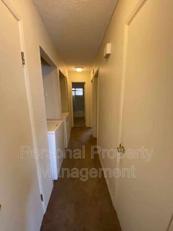 Building Photo - 3314 Y St