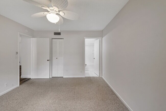 Building Photo - 2845 SW 22nd Ave