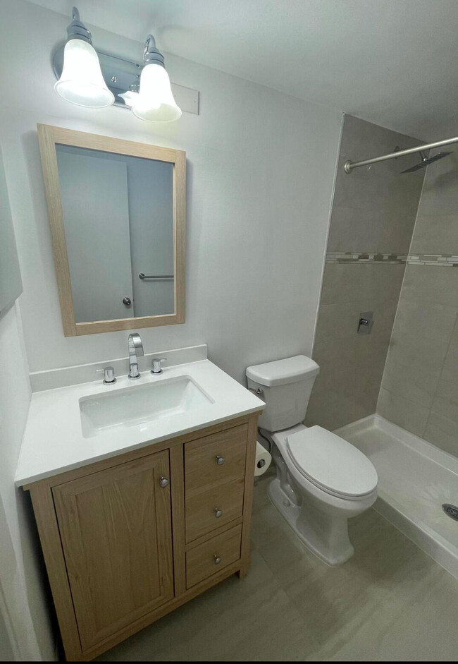 Building Photo - 205 Foxtail Dr