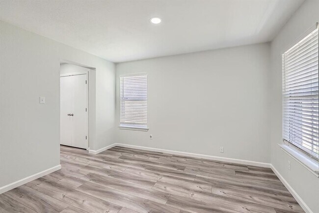 Building Photo - 305 Bird Dog Bend