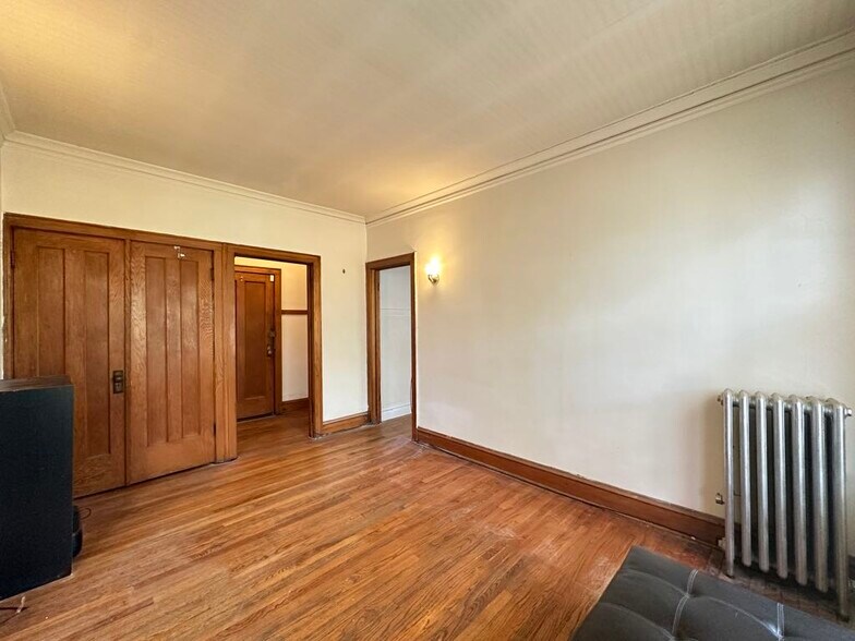 Building Photo - 4830 W Addison St