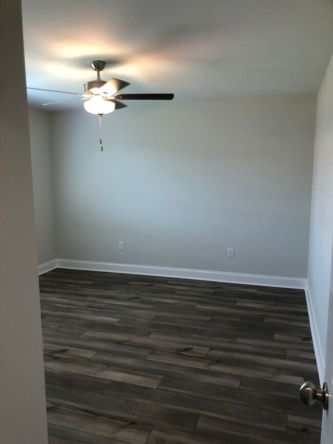 Building Photo - 129 Hunters Hill Wy
