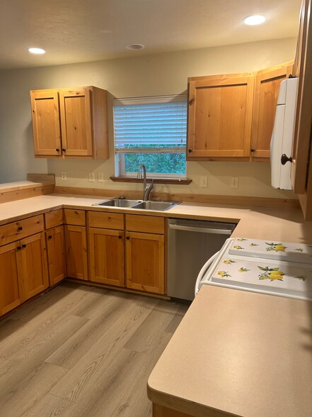 Building Photo - 123 Aspen Grv Ct
