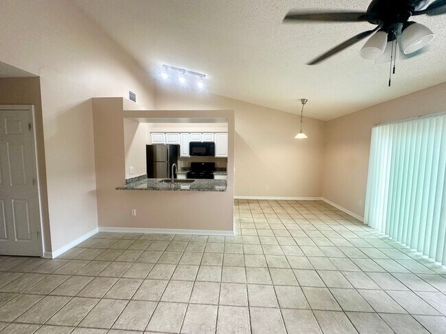 Building Photo - Incredible 3 bed 2 bath home in Apopka
