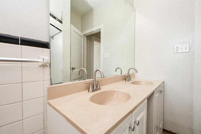 Building Photo - 5049 Jefferson St