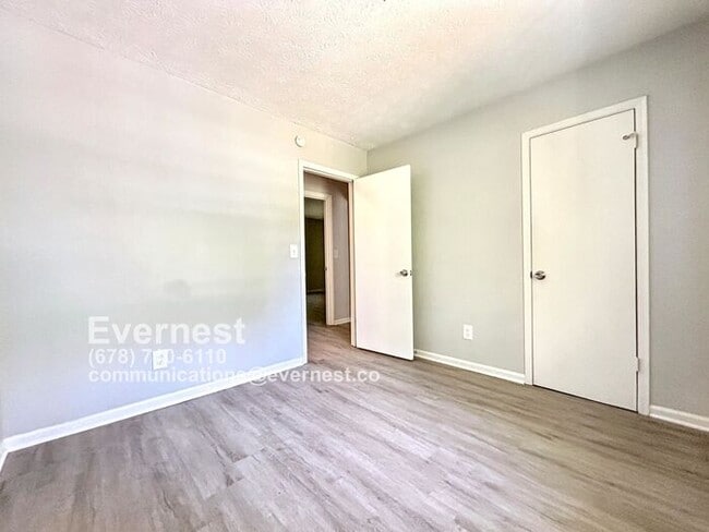 Building Photo - 416 Plainville Dr SW