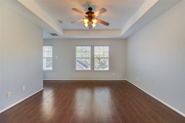 Building Photo - 6219 Cameron Cove Ln