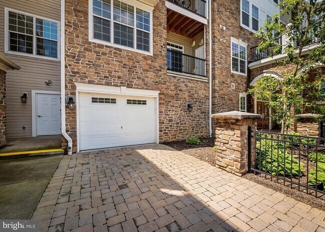 Building Photo - 625 Quarry View Ct