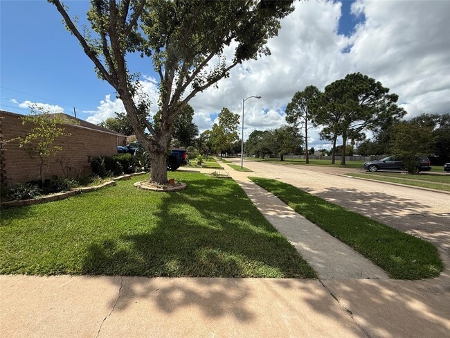 Building Photo - 16103 Camino Del Sol Dr