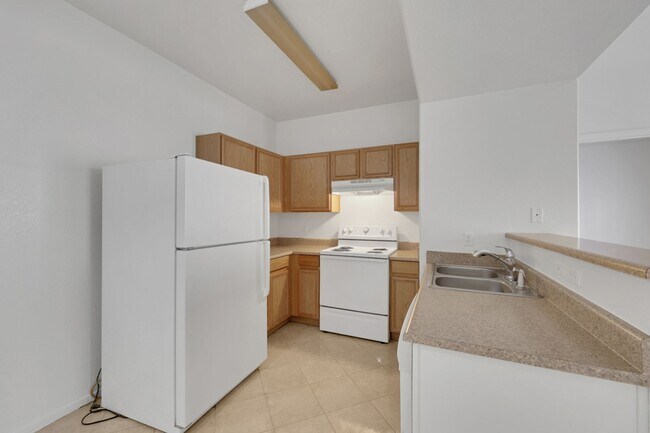 Building Photo - 2 bedroom Townhouse