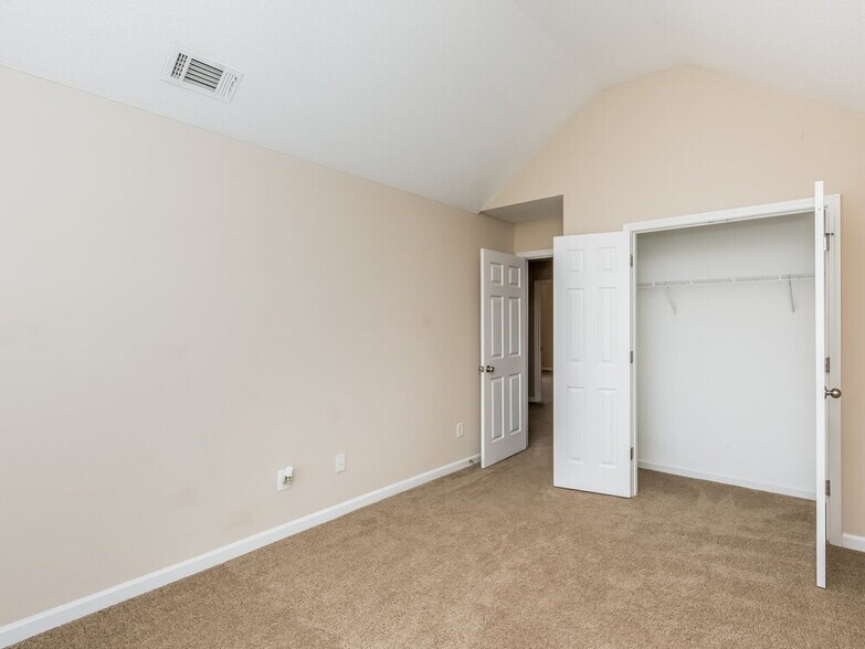 Building Photo - 1006 Rolling Meadows Rd