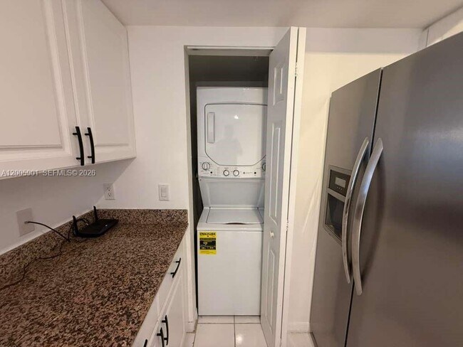 Building Photo - 1155 Brickell Bay Dr