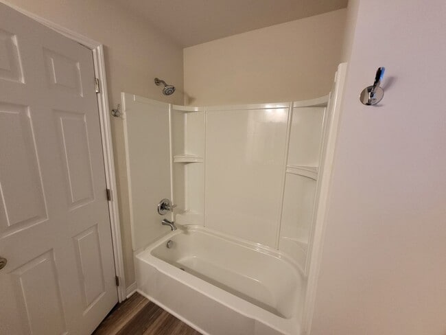 Building Photo - Spacious 4-Bedroom, 2.5-Bath Home Near Downtown Holly