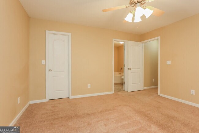Building Photo - 25 Lakeridge Ct