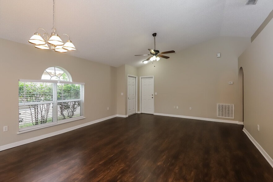 Building Photo - 11426 Ivy Flower Loop