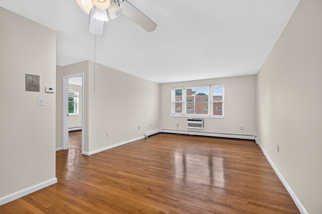 Building Photo - 190 Mt Auburn St