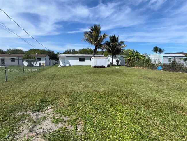 Building Photo - 10840 SW 222nd Dr