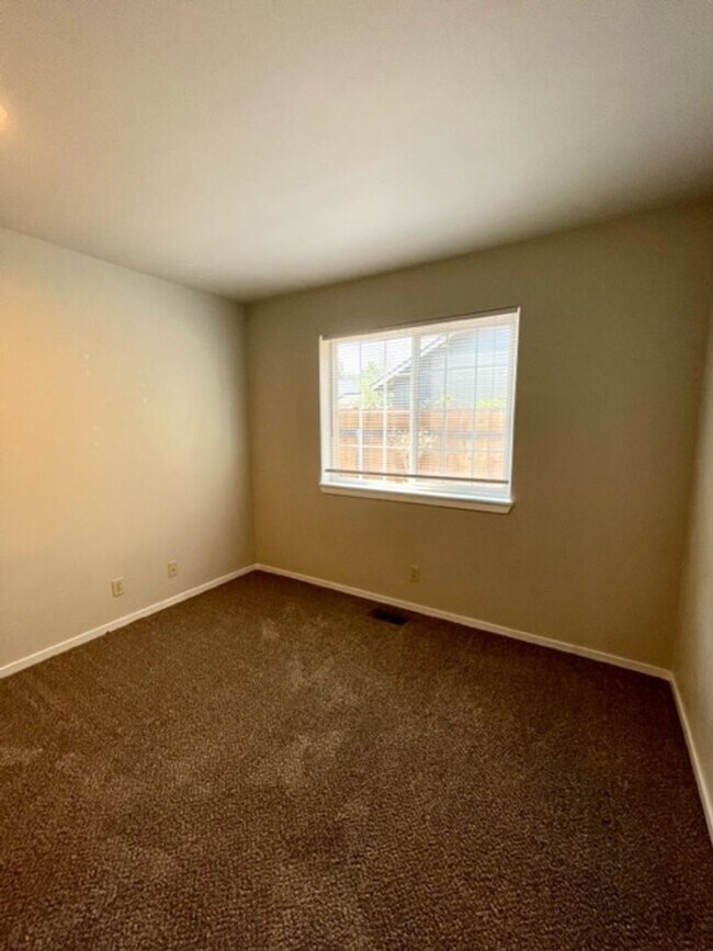 Building Photo - **Charming Midtown Single-Level Home on a ...