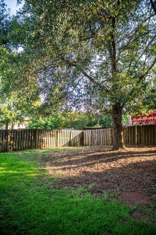 Building Photo - 242 Stonington Dr