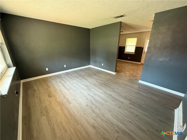 Building Photo - 809 Michelle Dr