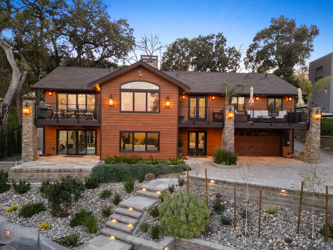 Primary Photo - 30 Castlewood Dr