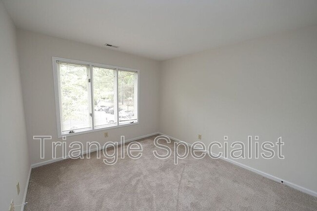 Building Photo - 112 Mossbark Ln