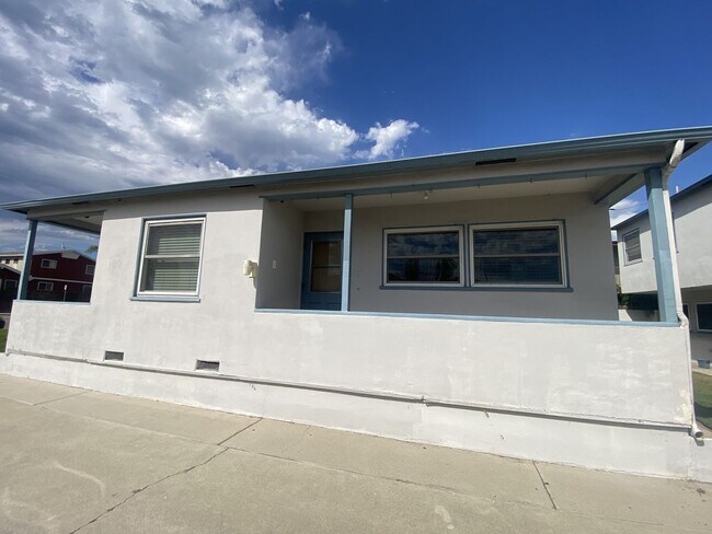 Building Photo - m529 - Mann