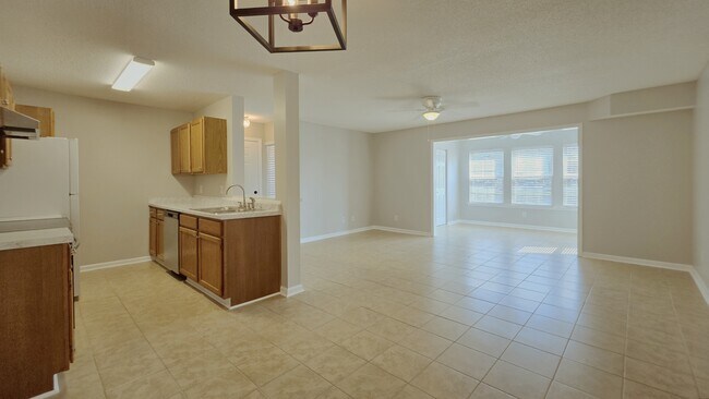 Building Photo - 8642 South Bridge Dr