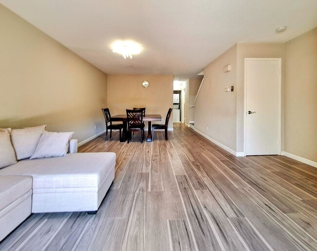 Building Photo - Beautiful Two-Story Condo With Pool, Hot T...
