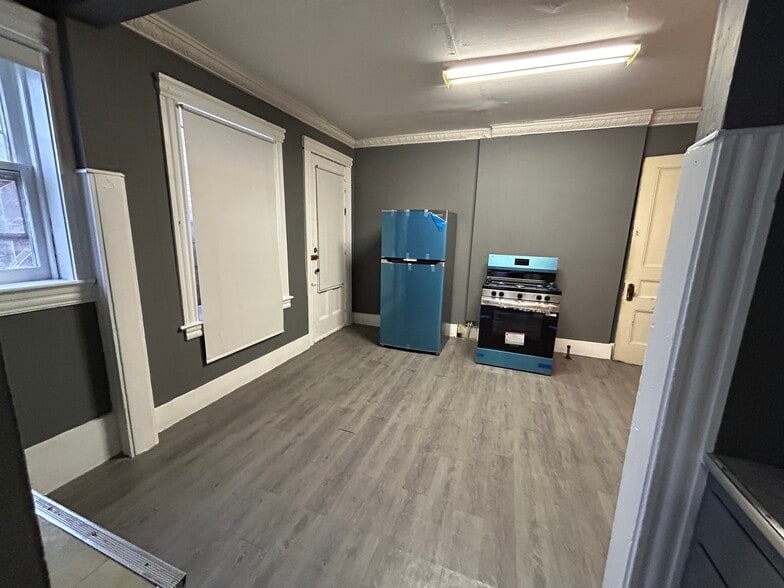 Building Photo - 80 Tacoma St