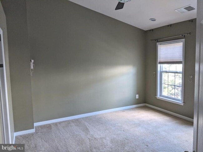 Building Photo - 19318 Diamond Lake Dr