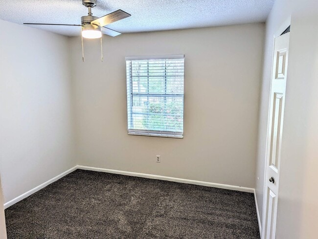 Building Photo - 911 Kendall Dr