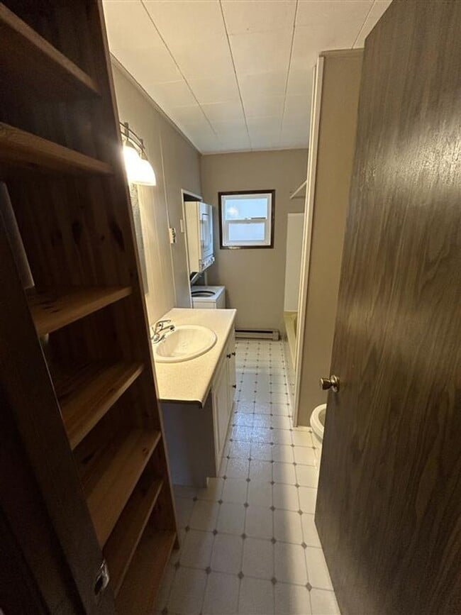 Building Photo - Two Bedroom One Bathroom House for Rent with Large Yard