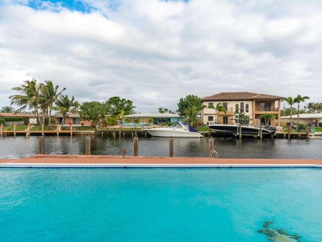 Building Photo - 4930 NE 27th Ave