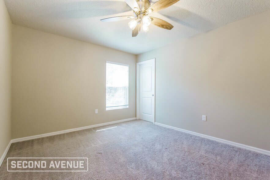 Building Photo - 3637 W Parkview Dr