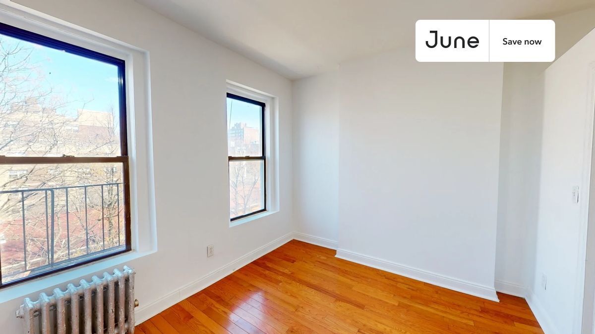 Building Photo - 715 E 5th St