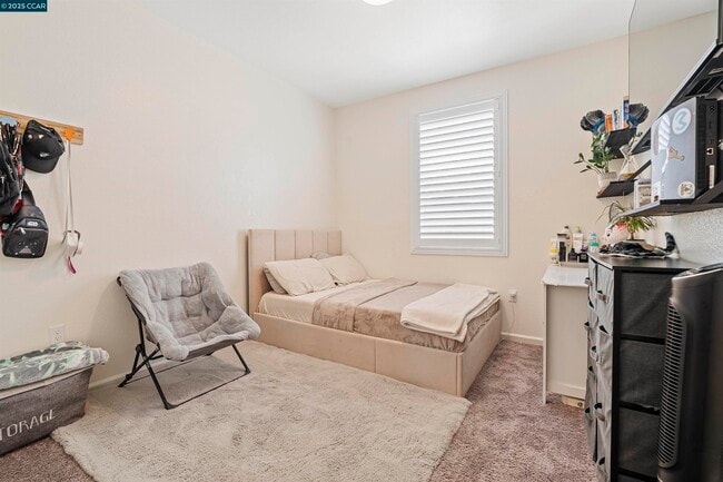 Building Photo - 546 Avanti Way