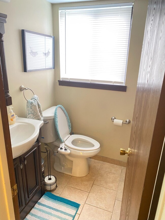 Building Photo - 815 Irvine Rd