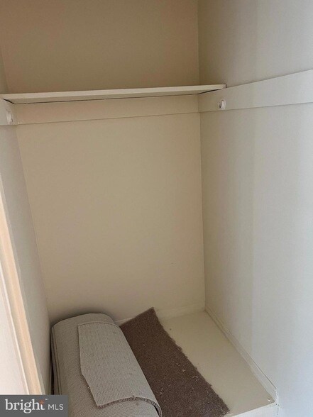 Building Photo - 2025 N Lincoln St