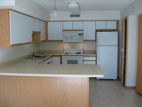 Building Photo - 2266 Holiday Rd