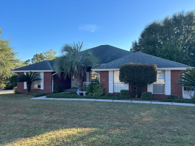 Building Photo - GREAT 4 BED / 2 BATH IN Crestview
