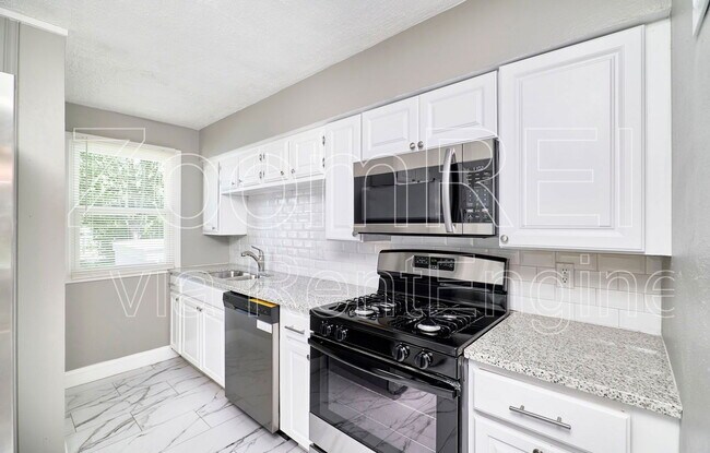 Building Photo - 3361 Delta Dr